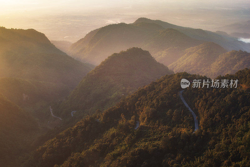 泰国清迈Doi Angkhang山的Monson观点的晨景